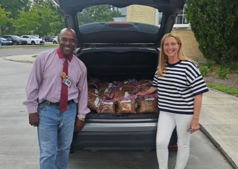Service Project Spotlight: Supporting Seniors and Their Pets